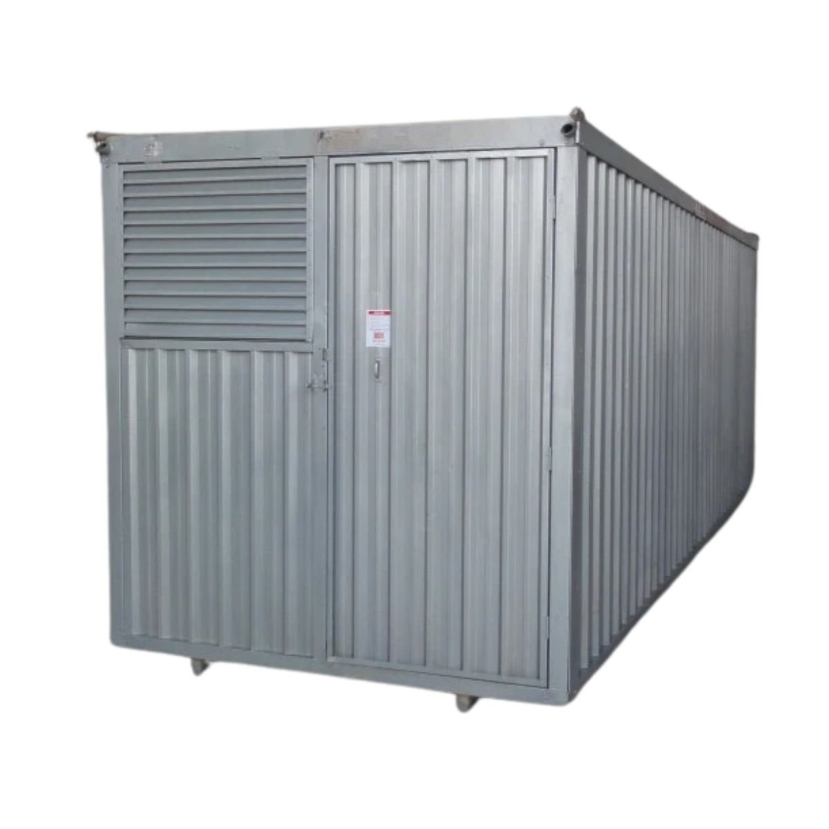 Container habitacional com pintura branca, instalado em canteiro de obras pela Solutio Locação de Equipamentos